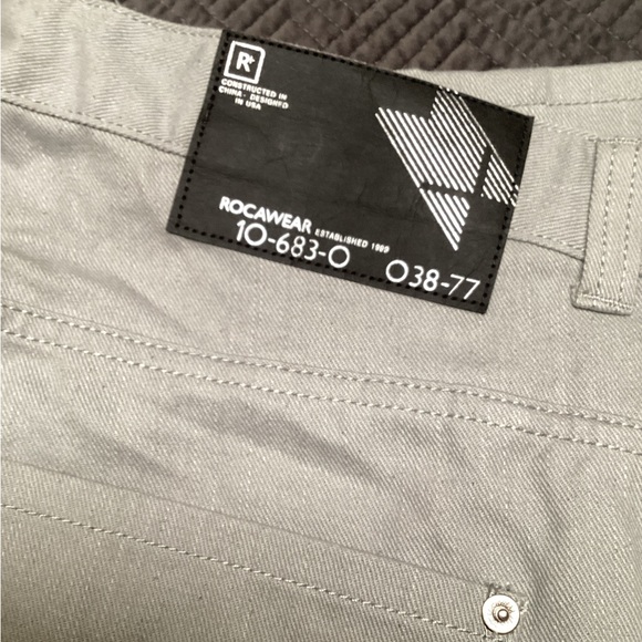 Rocawear mens gray pants, W44, L34 regular fit. - Picture 6 of 8